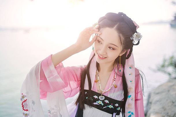 原创为什么这个女人长了一双大脚，还能找到满意的对象？