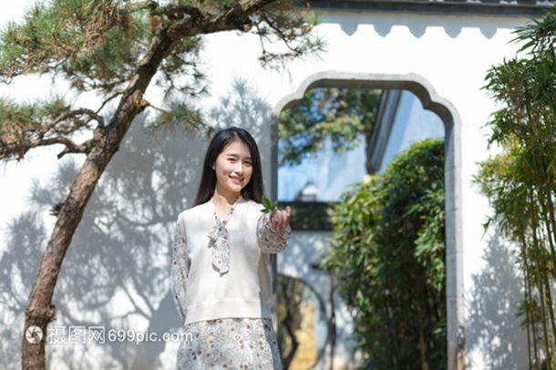 心理治疗师揭示：挤压伴侣身上的痘痘可以产生满足感