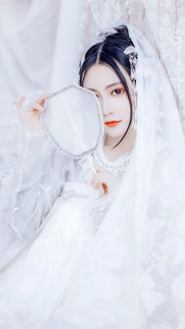 日本19岁女孩骨折坚持膝盖跪爬交棒 双膝流血队友泪崩