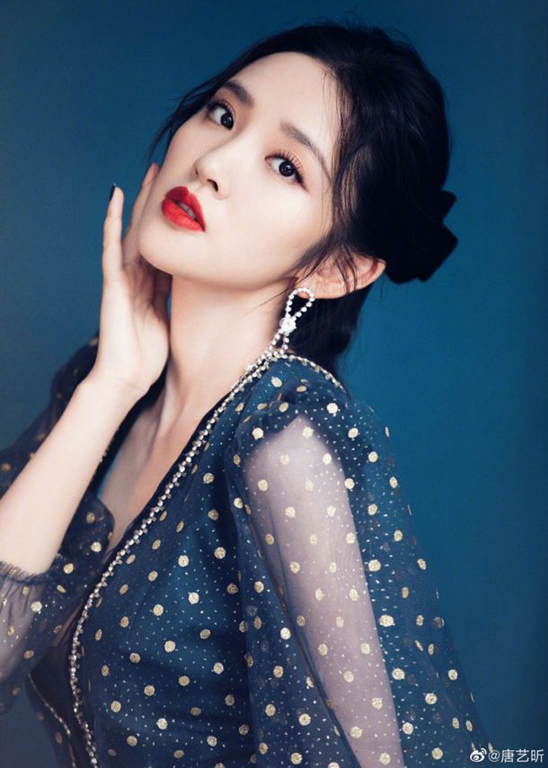 《np文女配想离婚》作者：白白白欧《有轨》作者：甜柚子